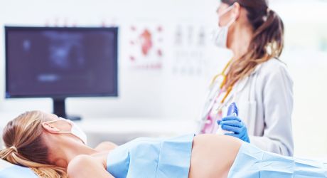 Qu'est-ce que l'amniocentèse et quand est-elle pratiquée ?
