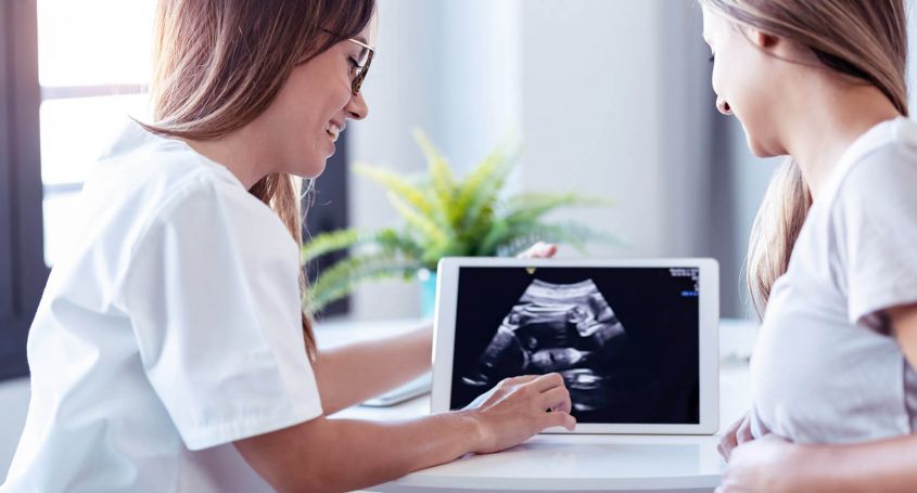 ¿Es normal que me duela el útero si estoy embarazada?