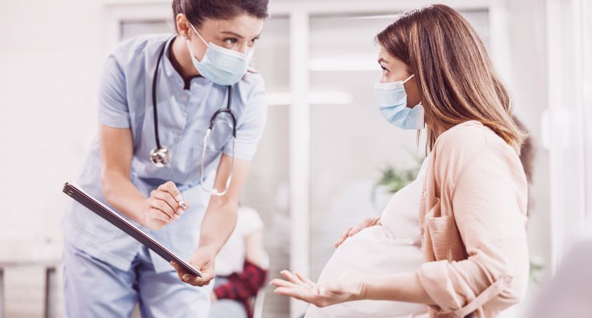 Do official bodies still advise vaccination against COVID-19 during pregnancy?