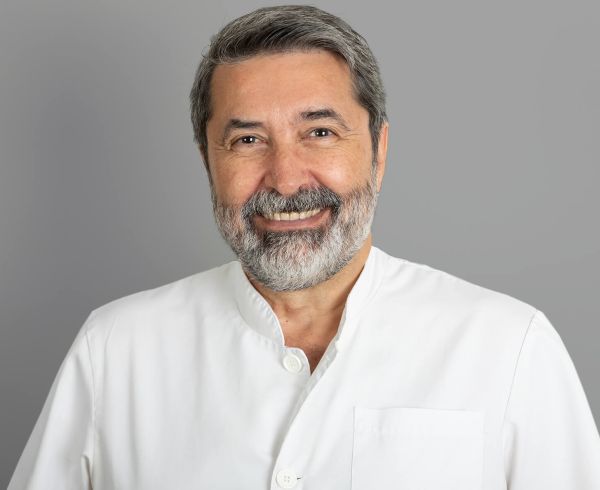 Dr. Raúl Olivares