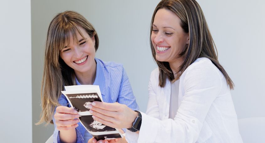 Two mothers, one unique bond: the role of epigenetics in the ROPA method