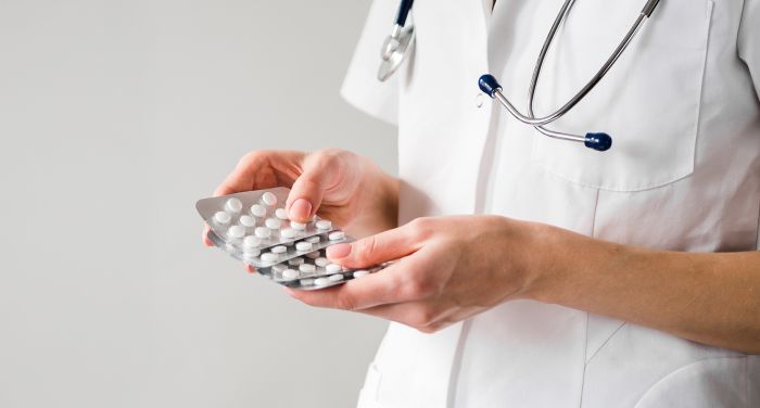 Come funziona il trattamento con clomifene per indurre l'ovulazione?