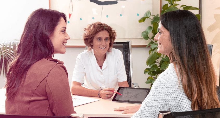 Preparing the endometrium in an assisted reproduction treatment