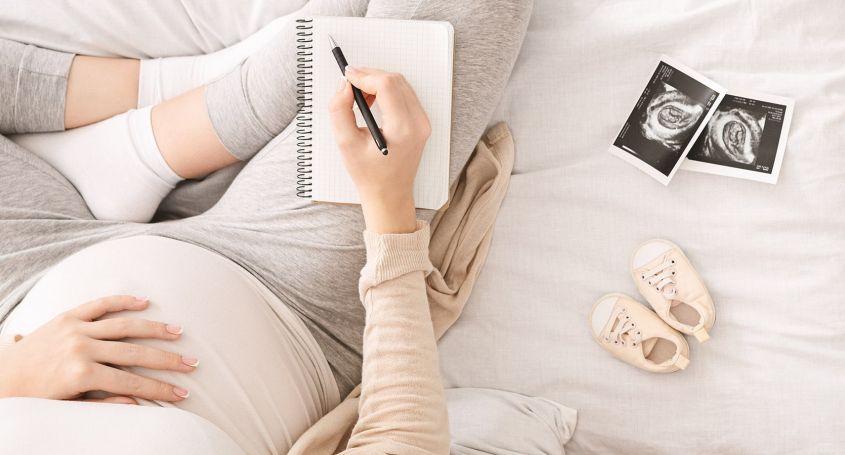 What is the difference between a pregnancy achieved by an assisted reproduction treatment and a natu